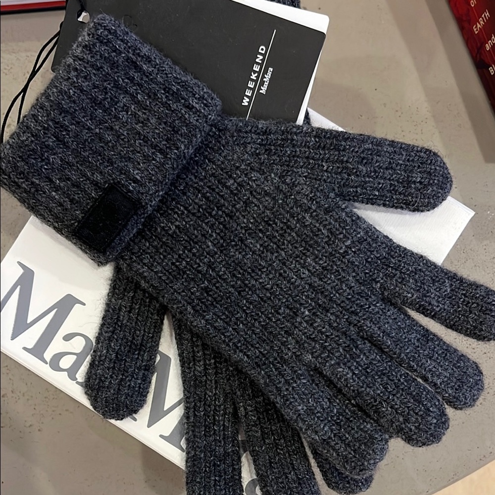 Weekend Max Mara Gray Knit Gloves